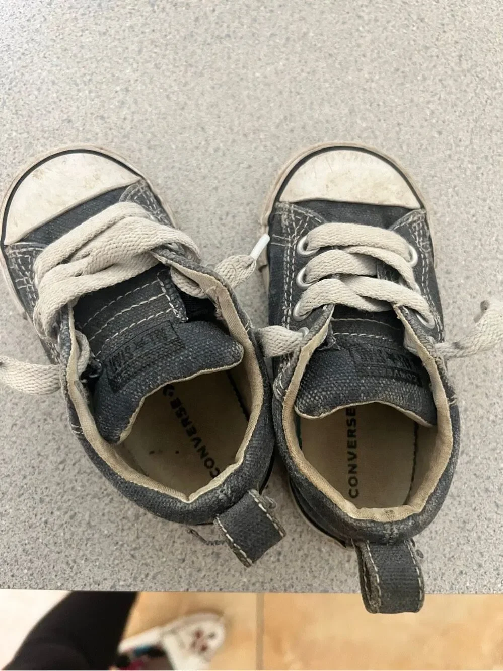 Toddler blue low cut Converse running shoes size 6